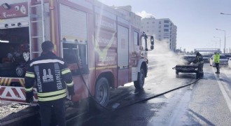 Erzurum - Çat yolunda otomobil yandı